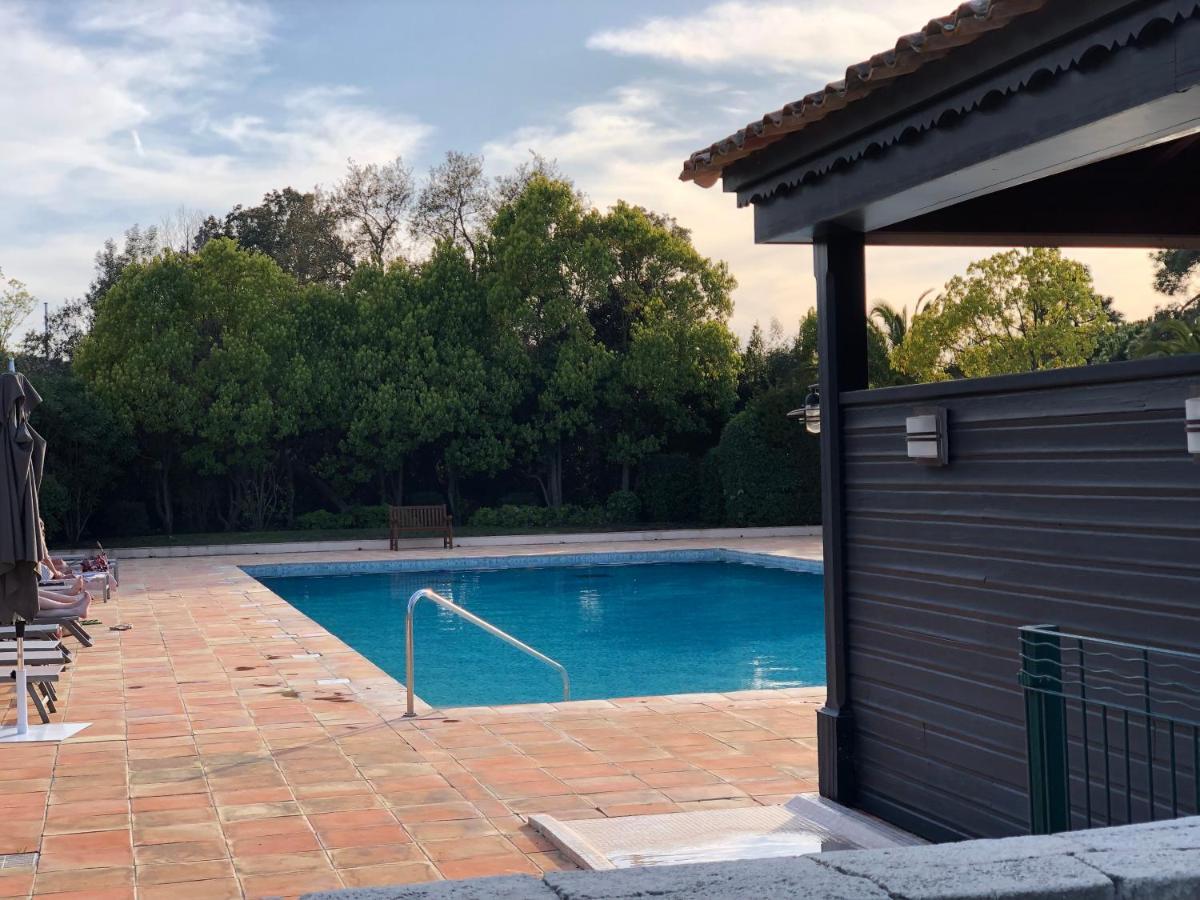 Charmantes Haus Im Golf Club Saint Tropez Exterior photo